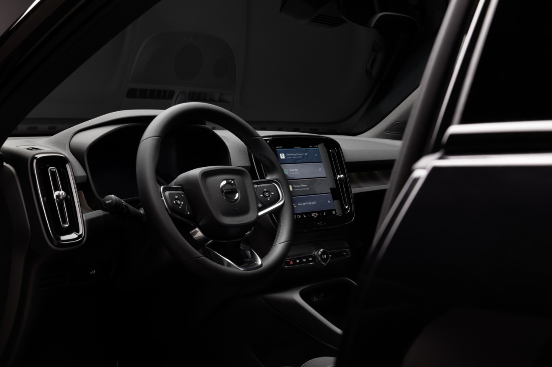 324103_Volvo_40_Series_Black_Edition_Interior-1100x733